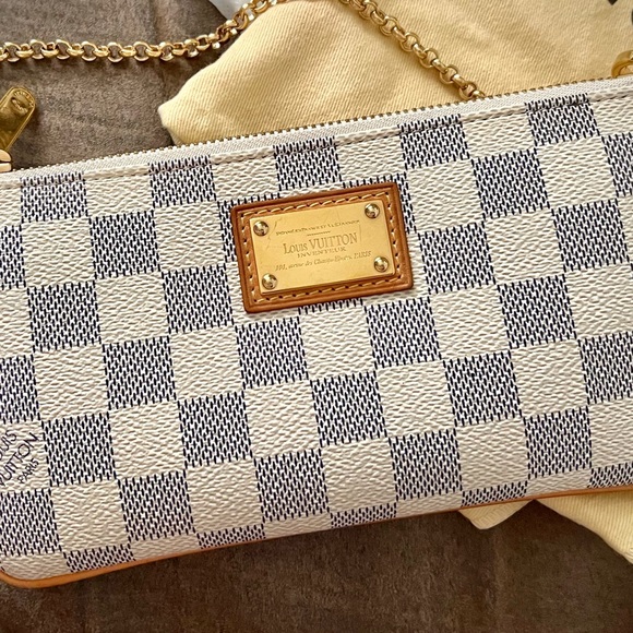 SOLD🎄Louis Vuitton Milla MM pochette🎄 - Picture 5 of 10